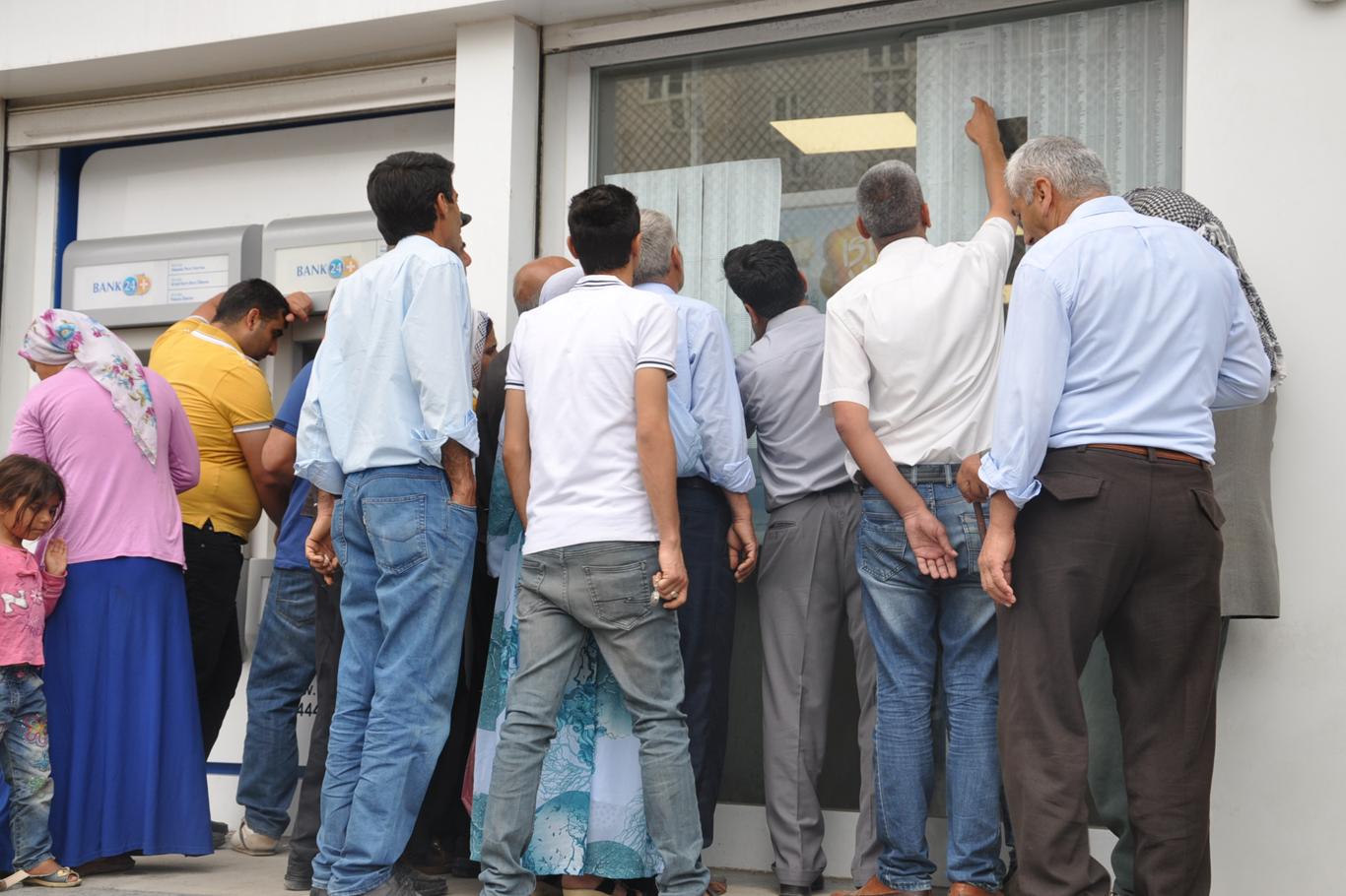 Silopi'de evleri hasar görenlere 6 milyon yardım Silopi'de evleri hasar görenlere 6 milyon yardım